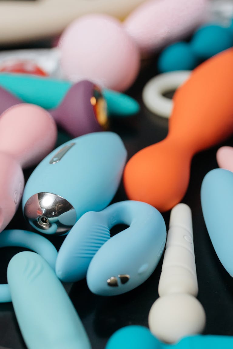 Choisir son premier sextoy : matières, formes et tailles à comparer avant d'acheter